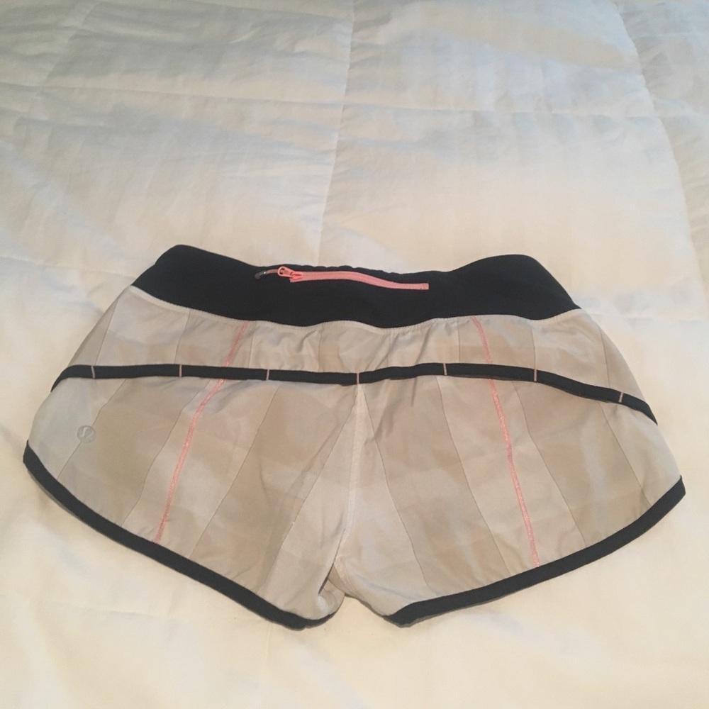 🍋Lululemon Speed Short 🍋 - Picture 2 of 5